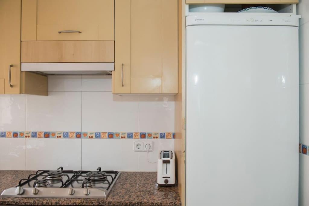 Sunny And Quiet Sagrada Familia Apartment Barcelona Exterior photo